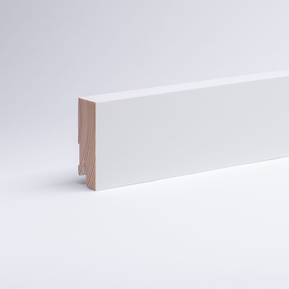 Vierkant Massivholz-Sockelleiste 60mm - Buche RAL9010 Weiß lackiert