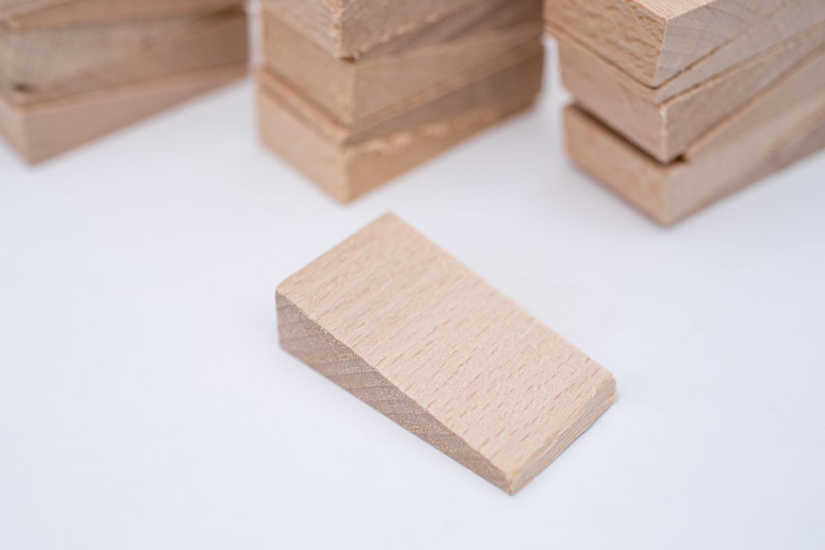 25x Holz Abstandskeile / Distanzkeile - Universal