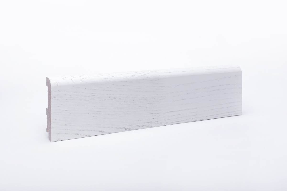 Massivholz-Sockelleiste 80mm mit abgerundeter Vorderkante - Eiche weiß lackiert